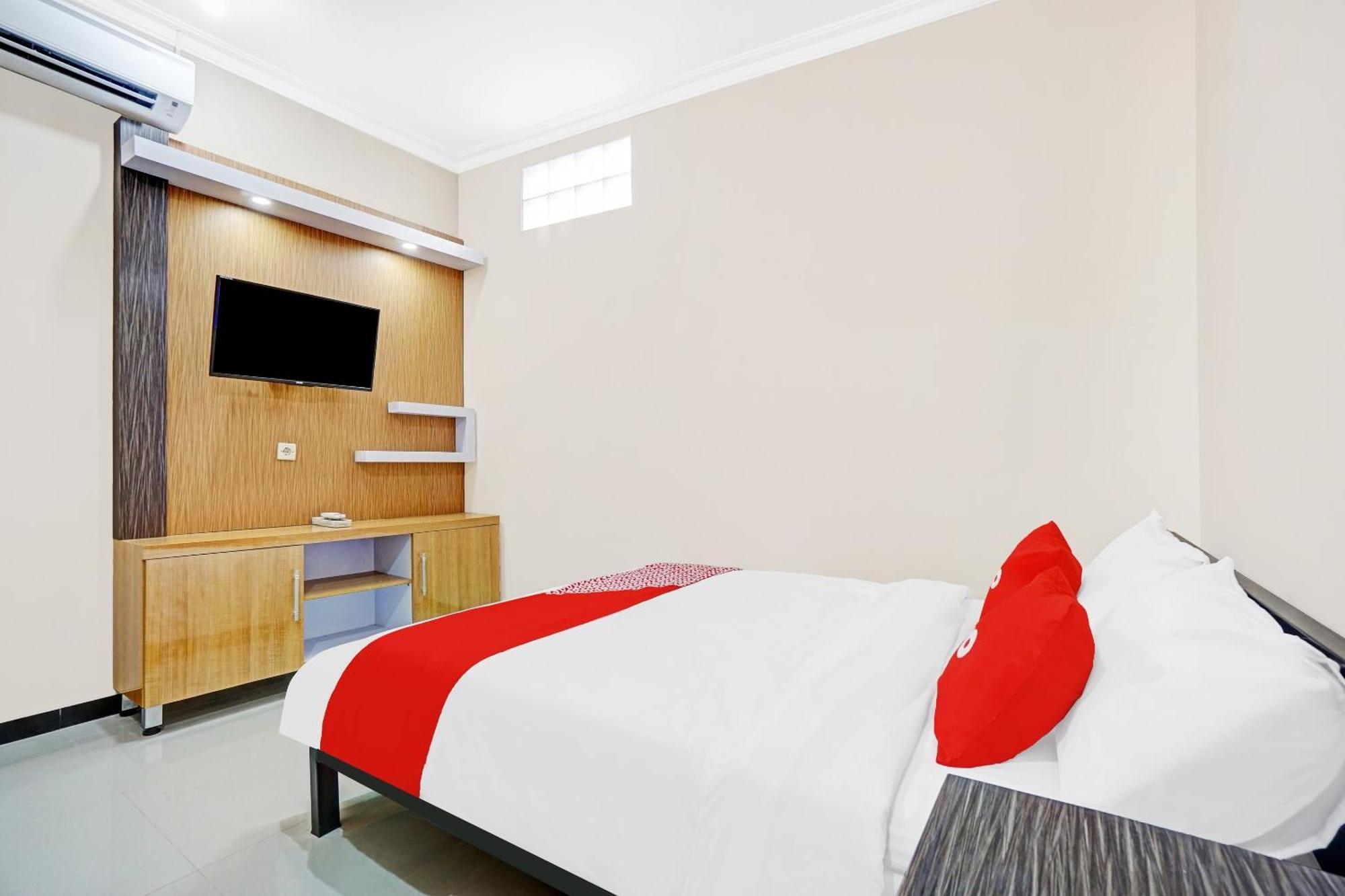 Avisha Guest House Syariah マラン エクステリア 写真