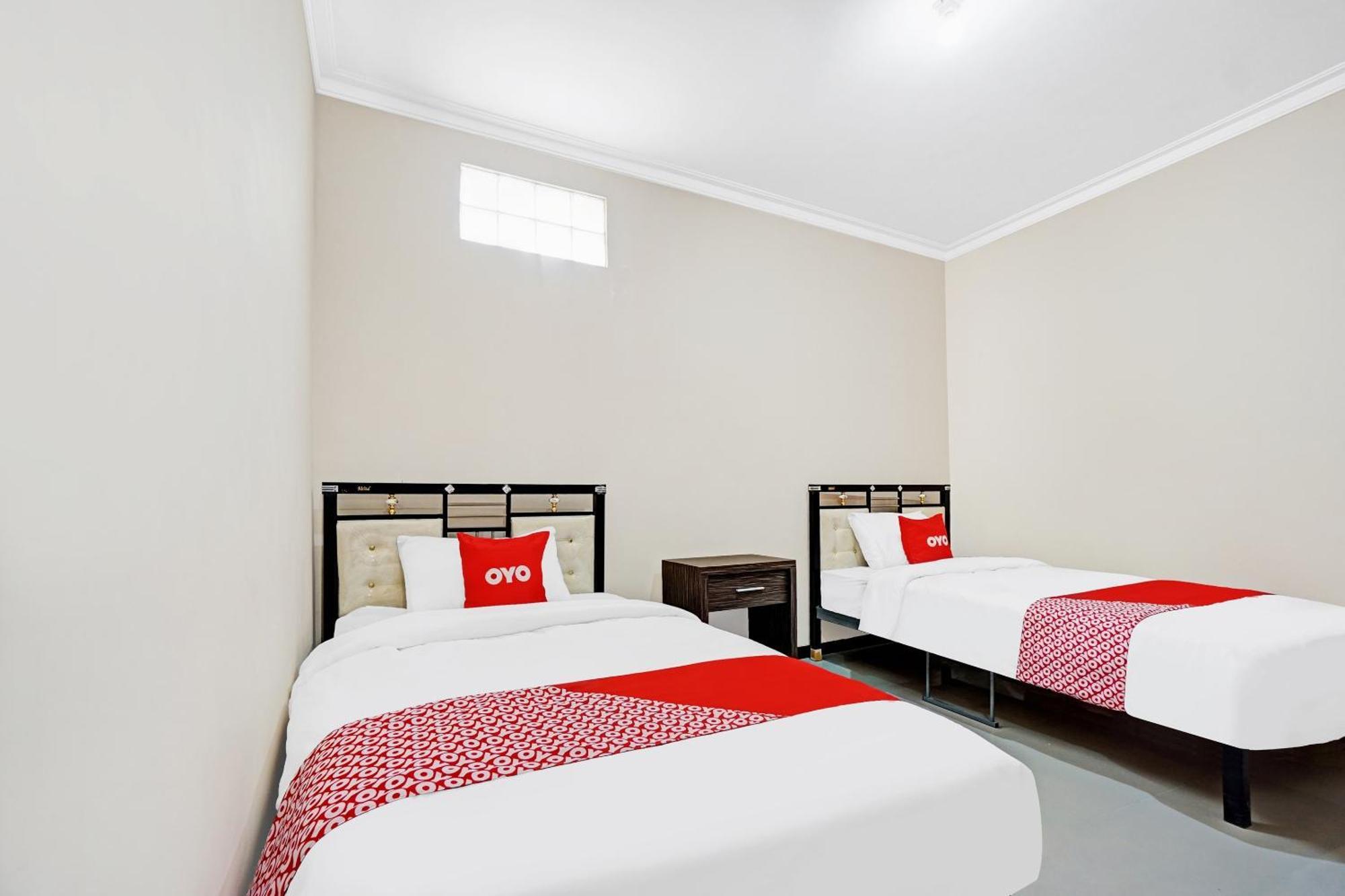 Avisha Guest House Syariah マラン エクステリア 写真