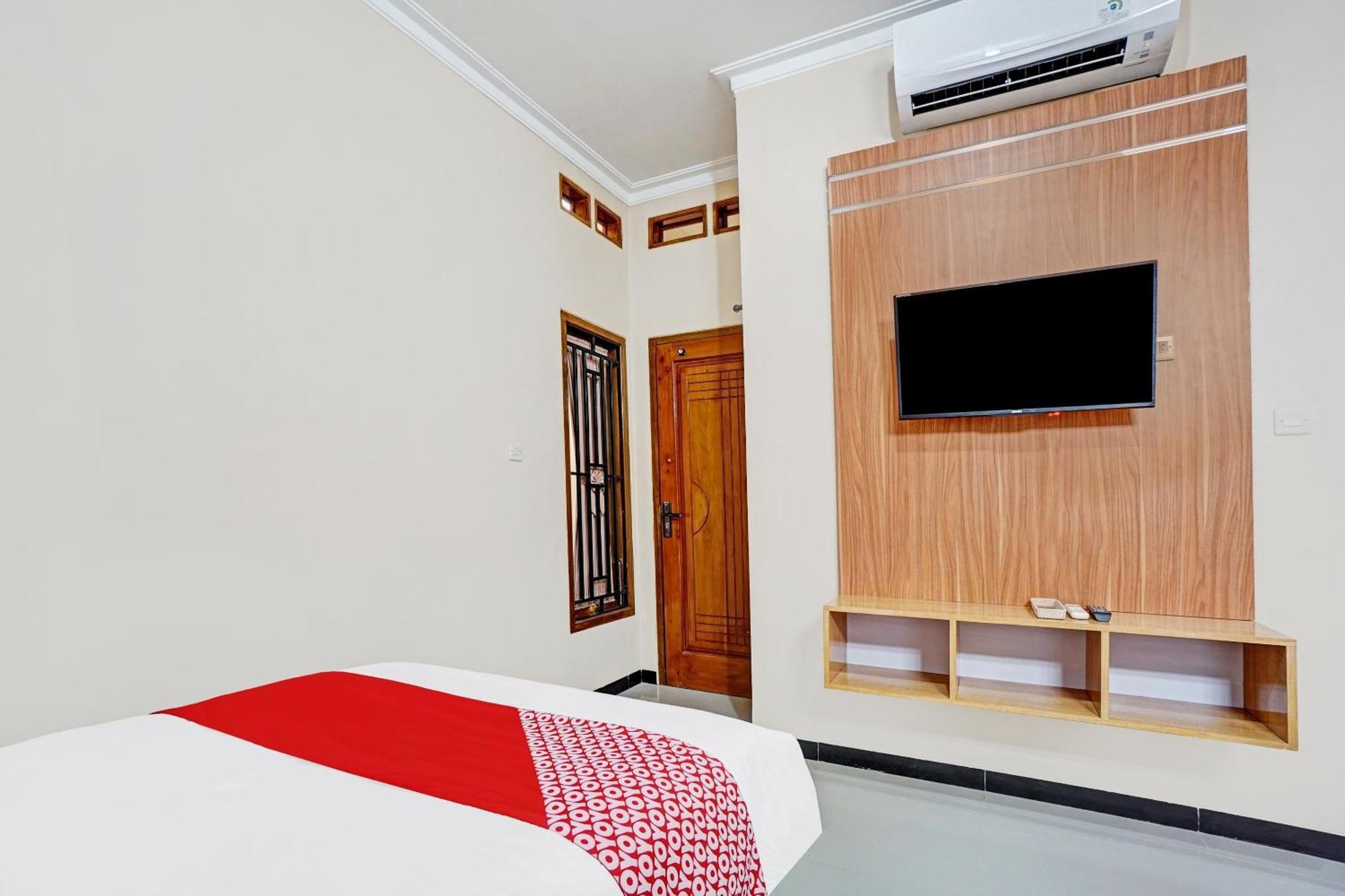 Avisha Guest House Syariah マラン エクステリア 写真