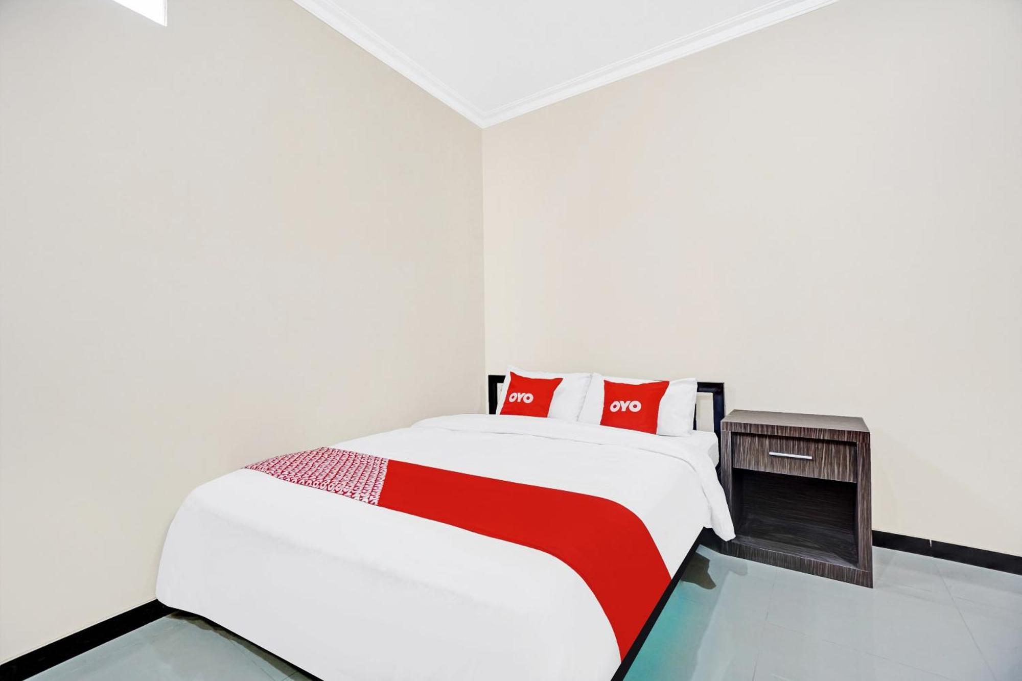 Avisha Guest House Syariah マラン エクステリア 写真