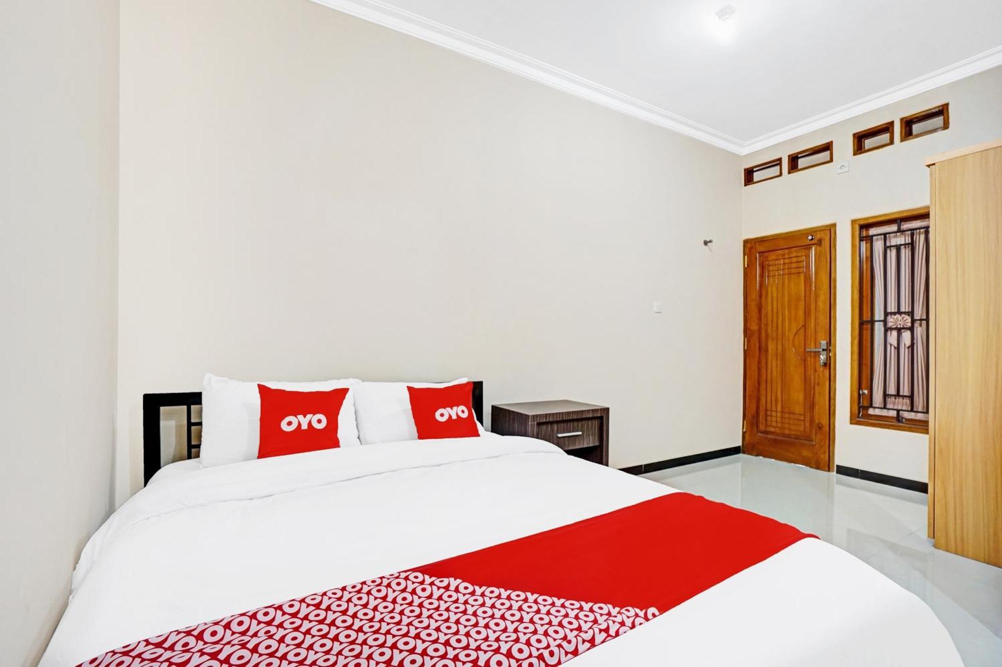 Avisha Guest House Syariah マラン エクステリア 写真