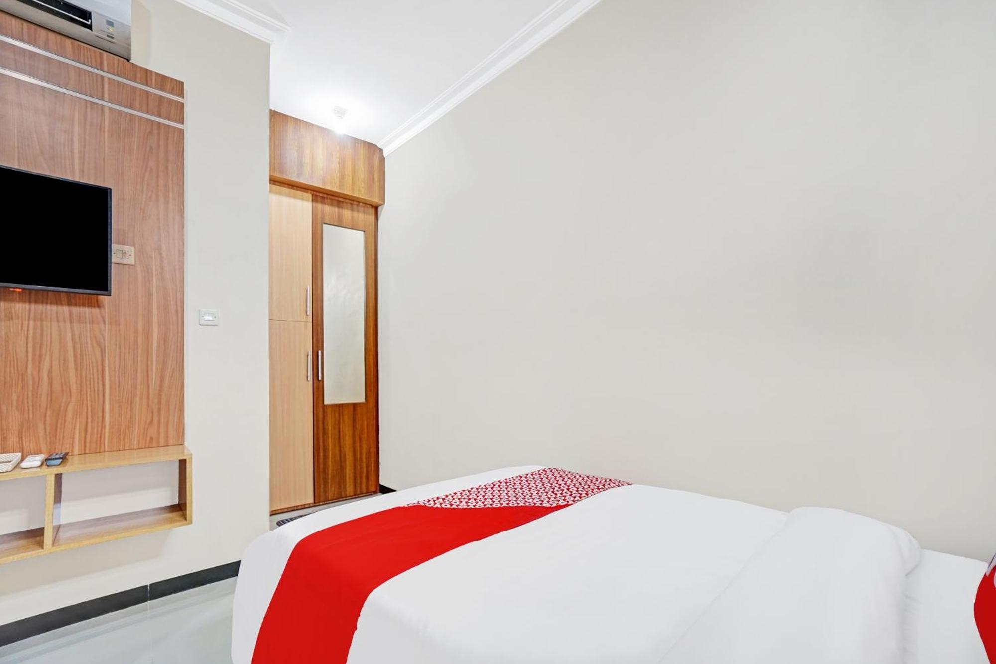 Avisha Guest House Syariah マラン エクステリア 写真